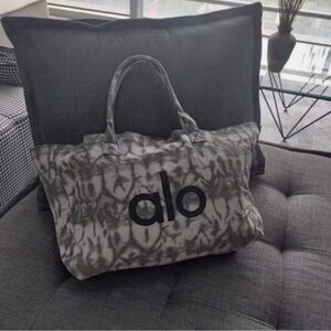 ALO Yoga Gray Tie-Dye Tote Bag